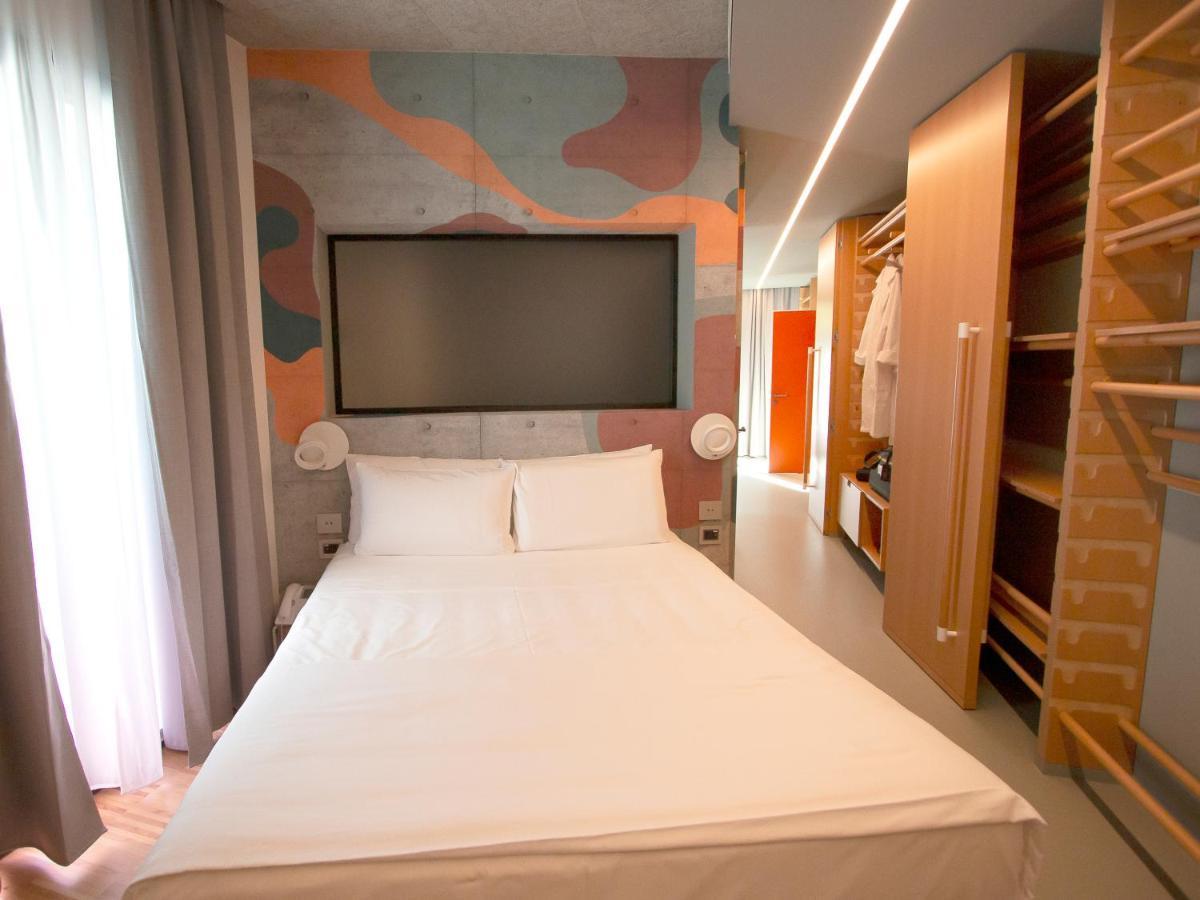 Demo Hotel Design Emotion Rimini Bagian luar foto