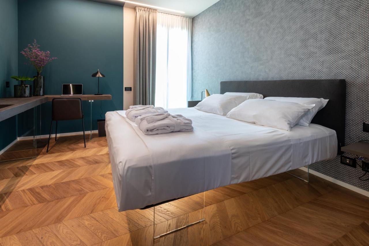 Demo Hotel Design Emotion Rimini Bagian luar foto