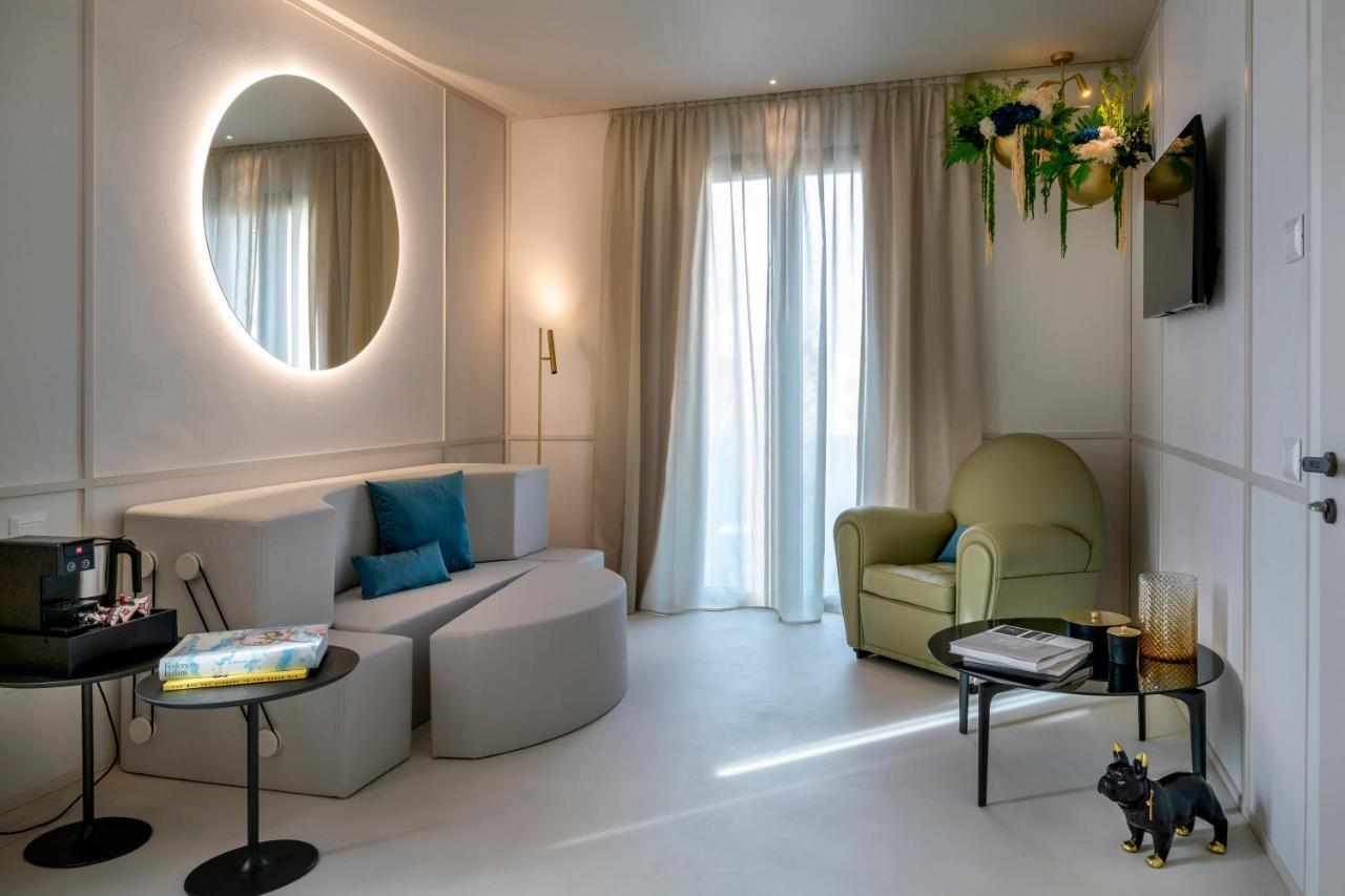 Demo Hotel Design Emotion Rimini Bagian luar foto